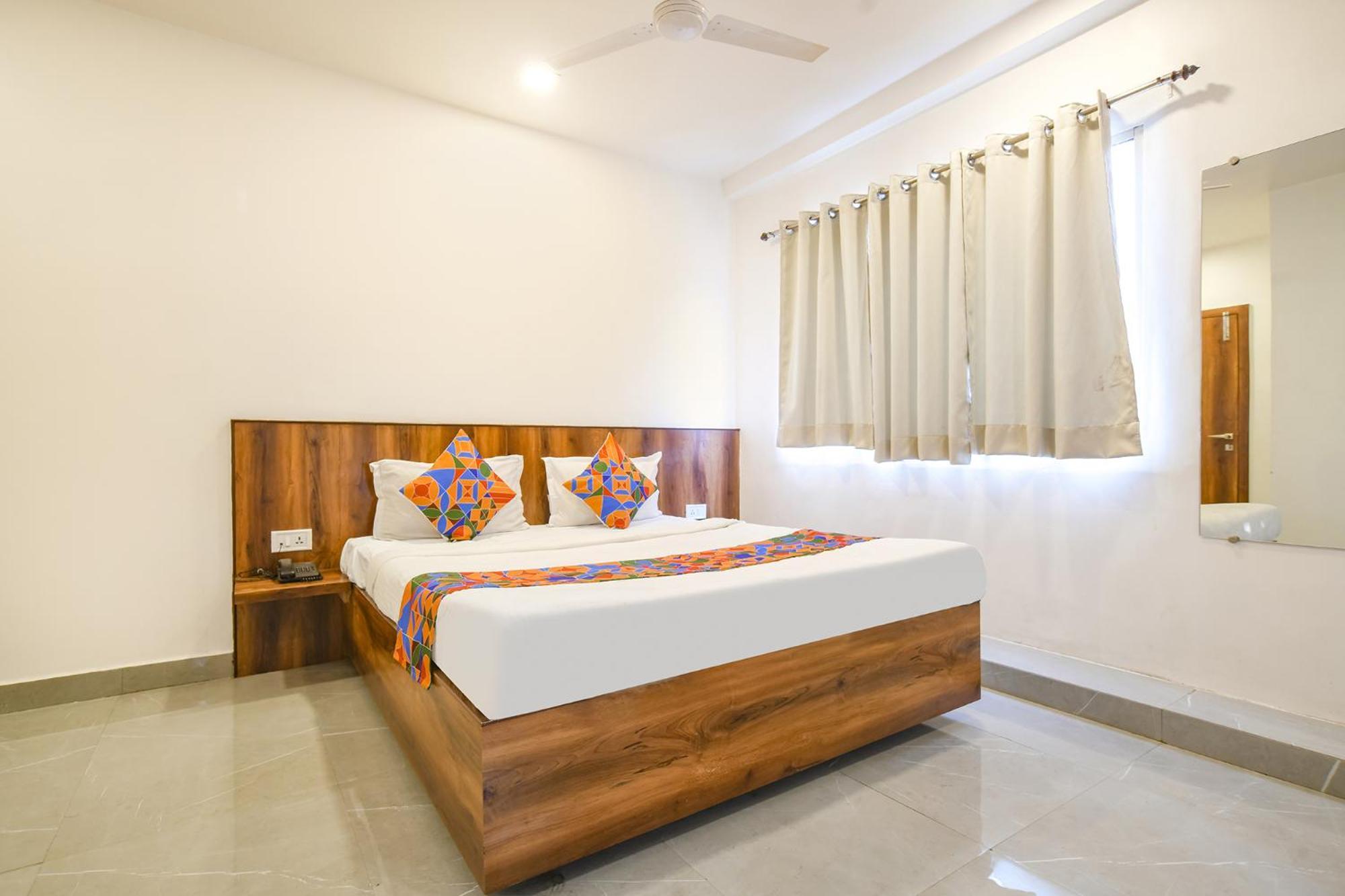 Hotel Fabexpress The King Palace 3*